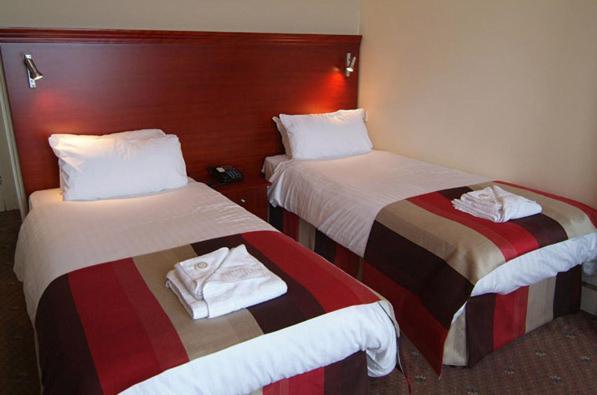 חלנדודנו Kensington Hotel מראה חיצוני תמונה